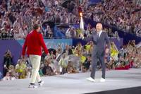 Die Olympischen Spiele 2024 sind offiziell eröffnet! Die pompöse Eröffnungsfeier glänzt gleich mit mehreren Highlights - und überrascht mit Legenden des Sports.