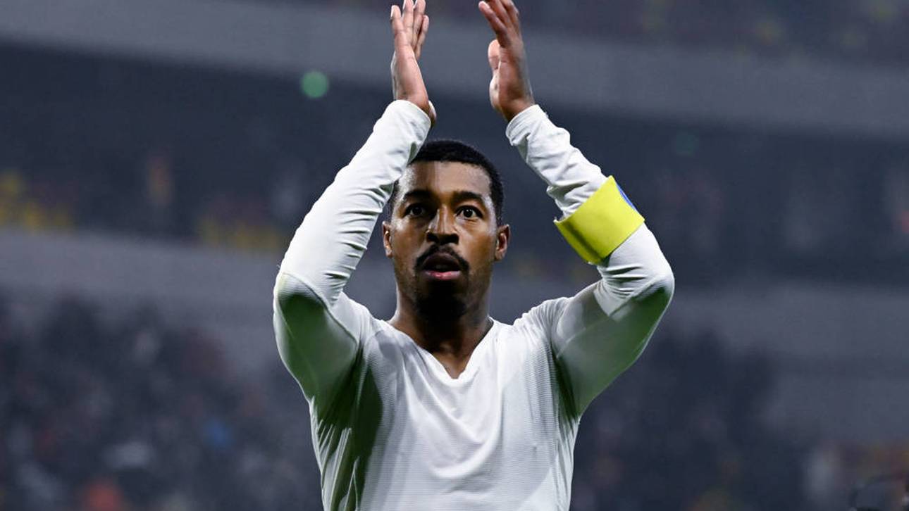Presnel Kimpembe applaudiert nach seinem Comeback den PSG-Fans