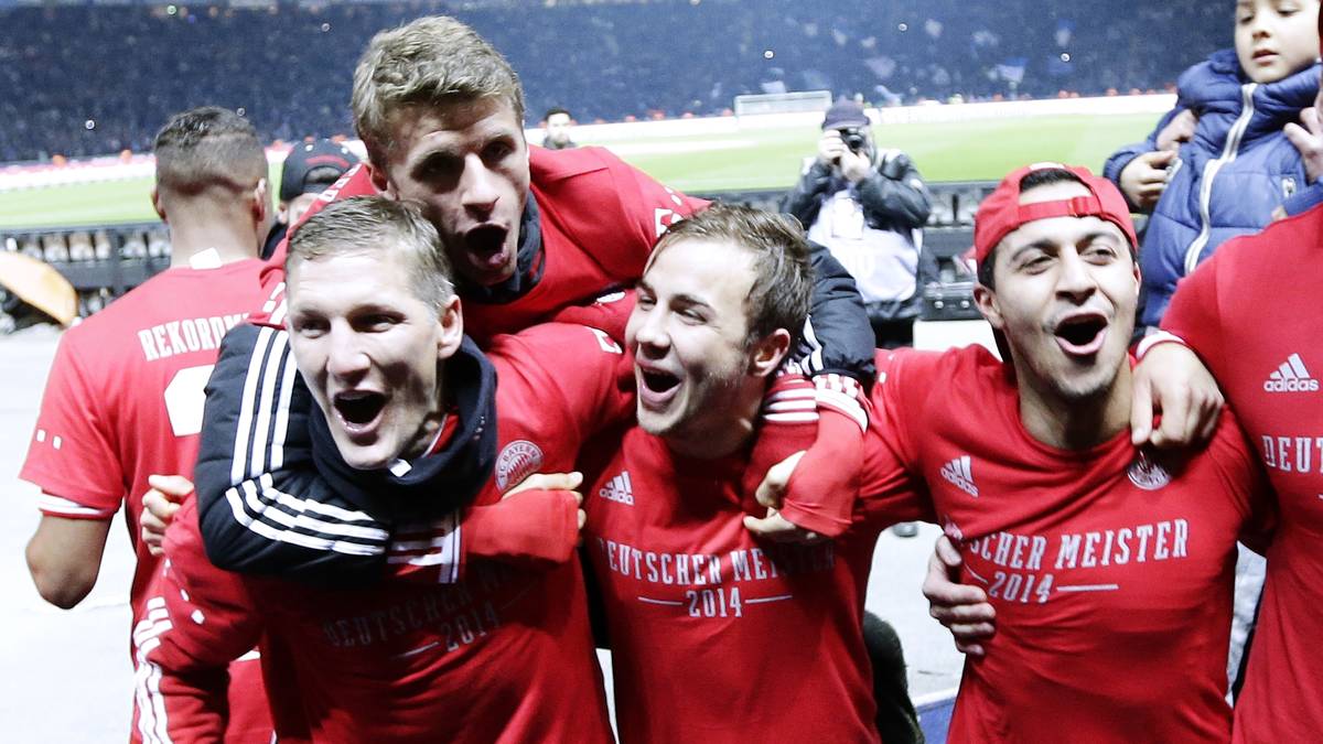 Mario Götze, Thomas Müller, Bastian Schweinsteiger und Co. haben am Ende 19 Punkte Vorsprung vor dem BVB und machen nach dem 24. Meistertitel die Nacht in Berlin zum Tag