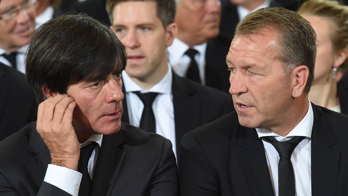 DFB-Torwarttrainer Andi Köpke (r.)