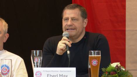 Max Eber spricht bei einer Weihnachtsfeier eines FC Bayern Fanclubs über einen möglichen Back-Up-Stürmer für Harry Kane. 