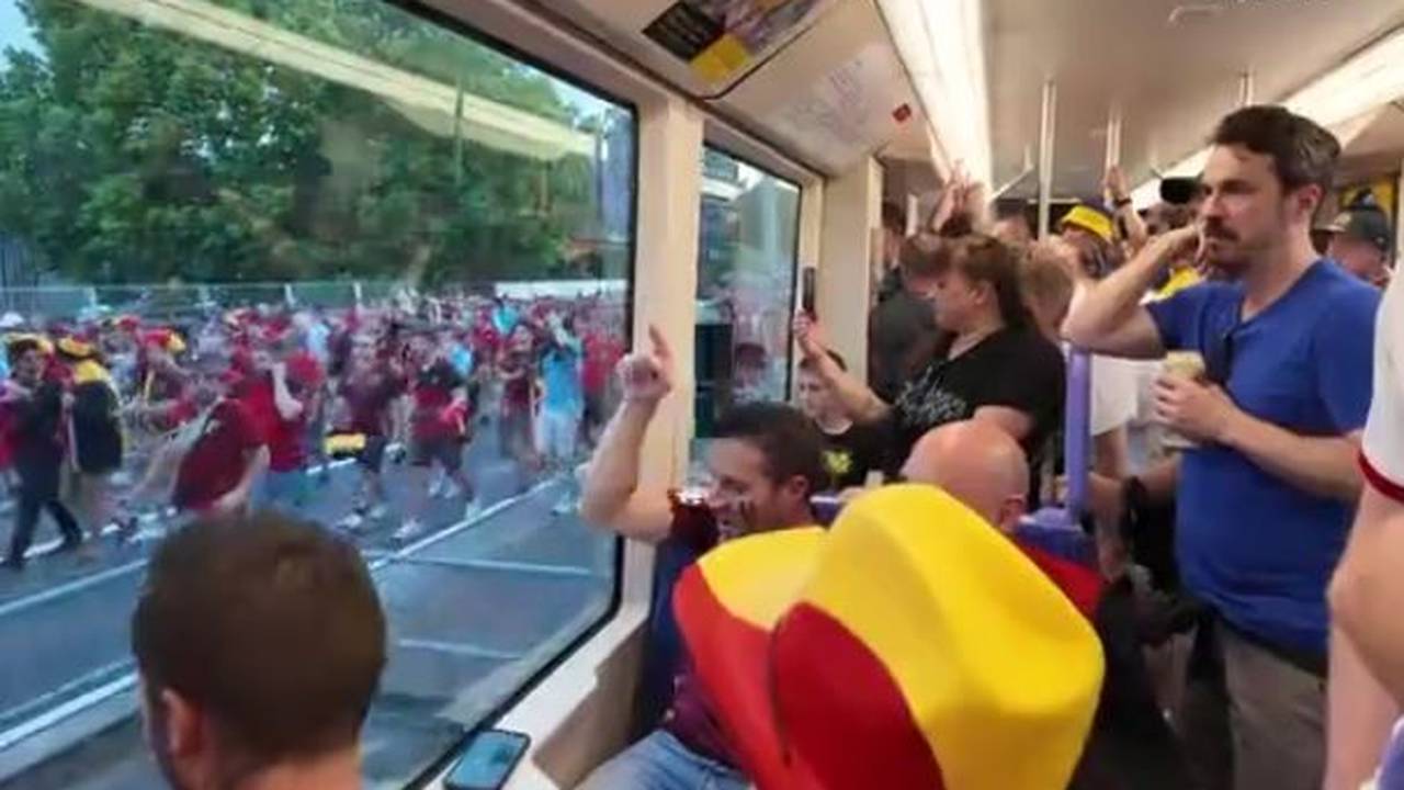 Fanmarsch im Regen? Belgier schauen lieber aus der Bahn zu | EM 2024