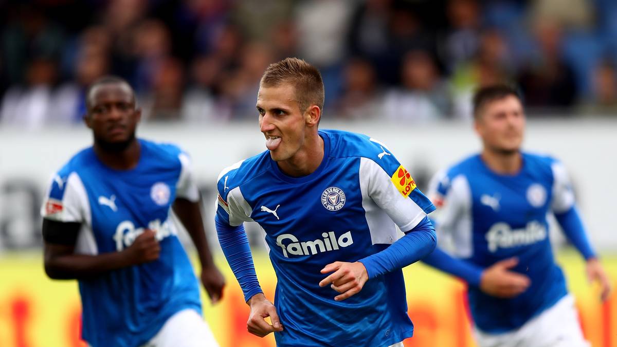 PLATZ 6 – HOLSTEIN KIEL: Noch ein "kleiner Emporkömmling", der die Top Ten der beliebtesten Klubs aufmischt. Schafften es mit geringen Mitteln in die 2. Liga. Das macht Eindruck auf die Traditionalisten unter den Fans