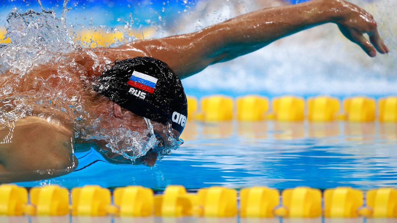 Russe schwimmt Weltrekord in Berlin