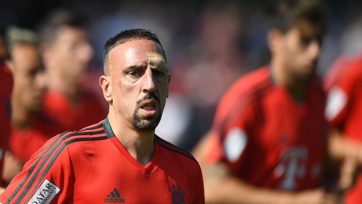 FRANCK RIBERY: Bekommt unter Kovac im Training immer mal wieder Ruhepausen. Ist dennoch topfit. Will es in seinem vermeintlich letzten Jahr bei Bayern nochmal allen zeigen. Duelliert sich auf der linken Außenbahn mit Landsmann Coman, testete aber auch schon erfolgreich als Spielmacher. Startelf-Einsatz gegen Frankfurt wahrscheinlich. Supercup-Form: 100 Prozent