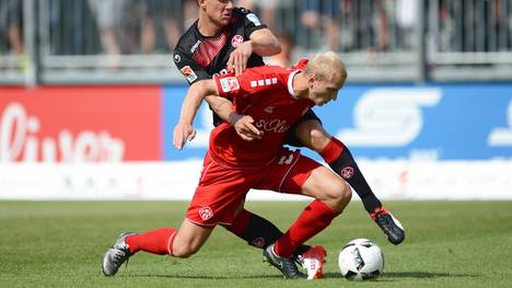 FC Wuerzburger Kickers v 1. FC Kaiserslautern - Second Bundesliga