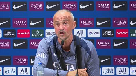 Am Montag wird in Paris der neue Preisträger des Ballon d’Or ermittelt. PSG-Trainer Luis Enrique stimmt zum Thema ein beliebtes Lied der Fans für seinen Schützling Ousmane Dembele an.