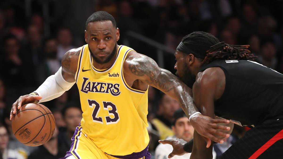Wie funktioniert die Defense mit einem alternden LeBron? Nur Green und Bradley werden es nicht richten können. Wie funktioniert Cousins? Geht das gut mit LeBron, Davis, Rondo und Boogie in einer Umkleide? Wie findet sich Youngster Kuzma mit der noch kleineren Rolle zurecht?