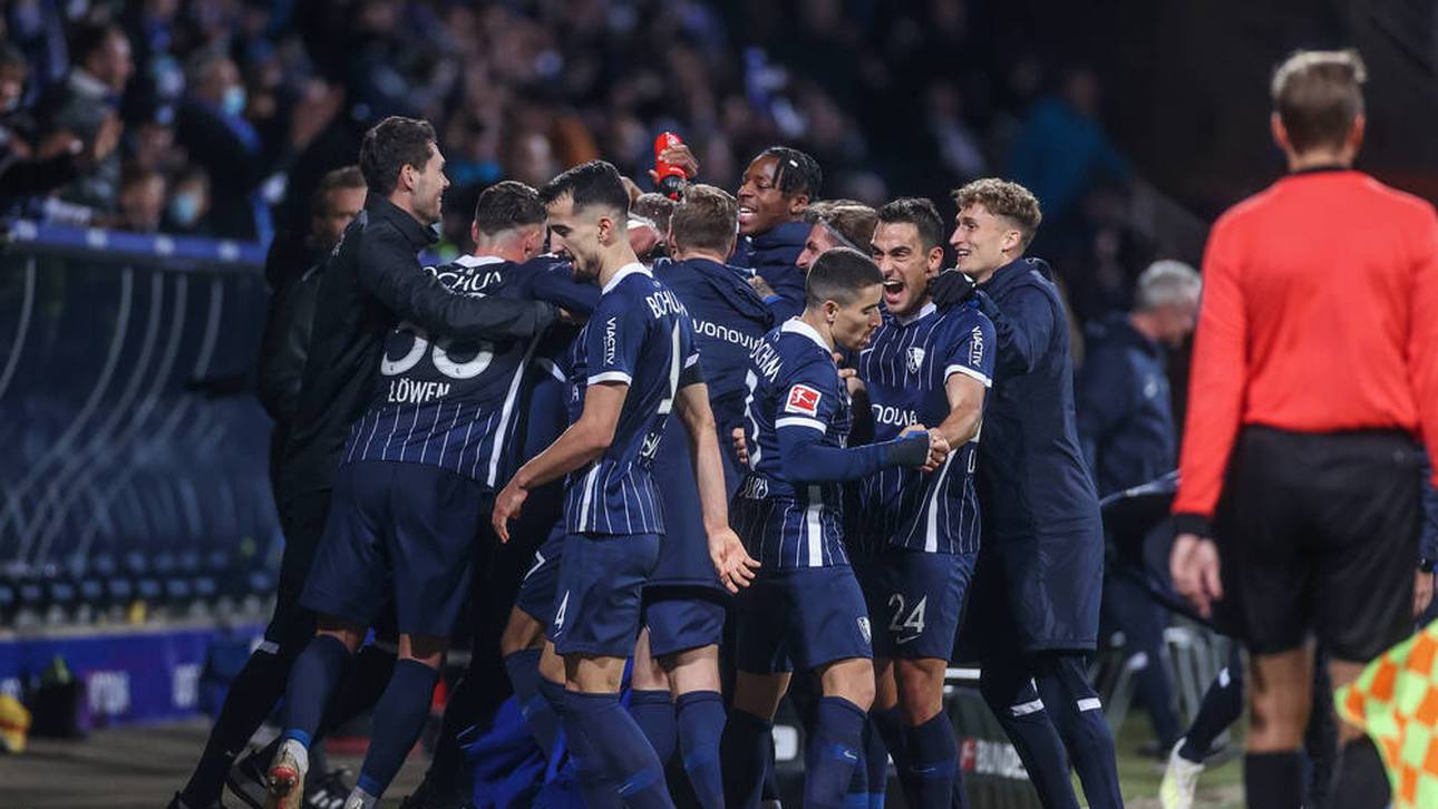 Wahnsinns-Tor aus der eigenen Hälfte