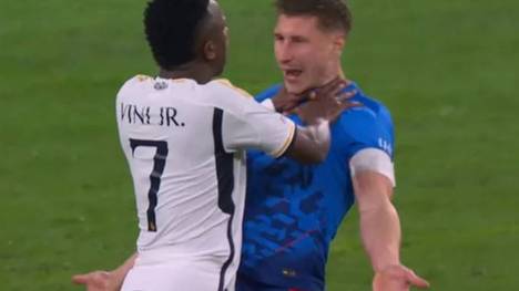 Real-Star Vinícius Júnior gehen gegen Leipzig die Nerven durch, der Schiedsrichter verschont ihn aber. Die RB-Profis sind entsprechend gefrustet.