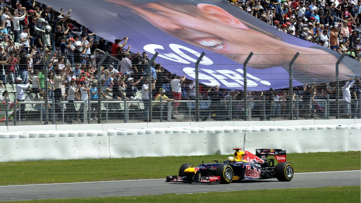 2012: Hockenheim ist einmal mehr kein gutes Pflaster. Vettel verpatzt den Start von Platz zwei aus - den er sich in der letzten Runde mit einem beherzten Überholmanöver gegen Jenson Button zurückholt. Doch weil er dabei die Strecke verlässt, bekommt er eine Zeitstrafe aufgebrummt und endet auf Rang fünf