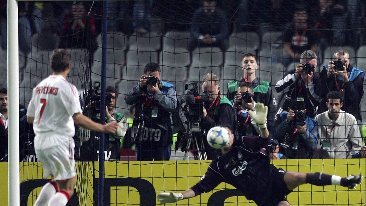 Die Reds um den eingewechselten Dietmar Hamann brauchten am 25. Mai 2005 ein Wunder - und erzwangen es mit drei Treffern in sieben Minuten. Im anschließenden Elfmeterschießen versagten dann gleich drei Stars der Rossoneri die Nerven - und die Engländer feierten eines der größten Comebacks aller Zeiten