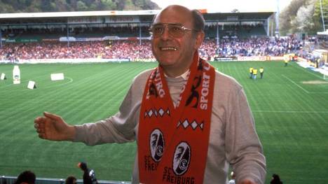 Achim Stocker bei einem Spiel des SC Freiburg im Dreisamstadion in der Saison 1993/94