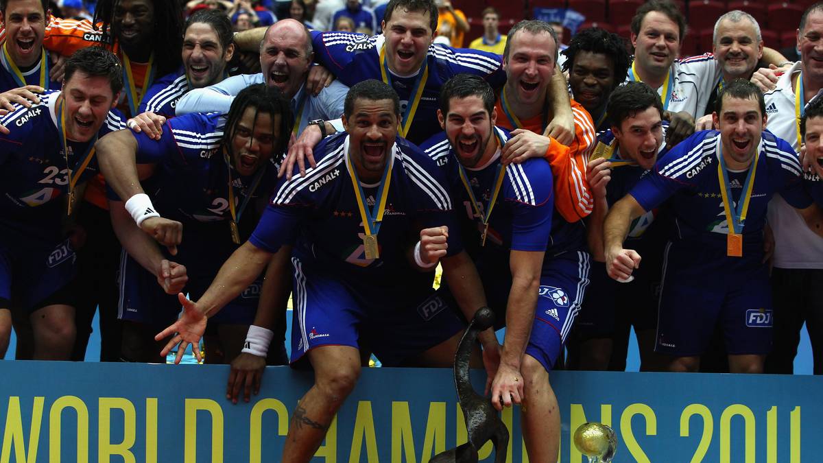 In einem spektakulären Finale schlägt die "Grande Nation" Dänemark mit 37:35 nach Verlängerung, Karabatic brilliert mit ungaublichen zehn Treffern. Der damalige Kieler Torwart Thierry Omeyer wird dank herausragender Paraden zum zweiten Mal in Folge ins Allstar-Team der WM gewählt