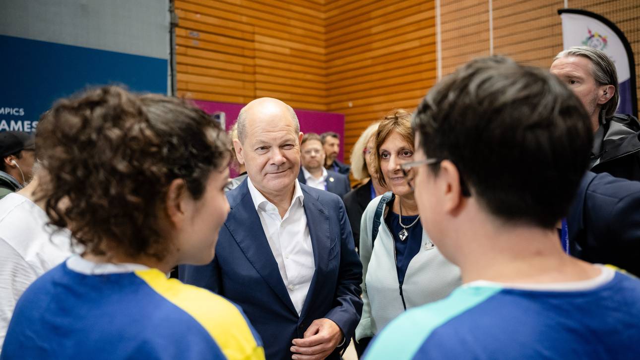 Bundes-Kanzler Olaf Scholz besucht die Weltspiele