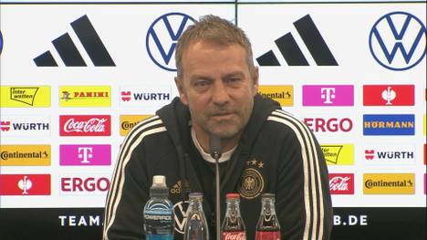 Bundestrainer Hansi Flick spricht über die außergewöhnliche Karriere von Mesut Özil und wann er ihn das erste Mal beobachtet hat. 