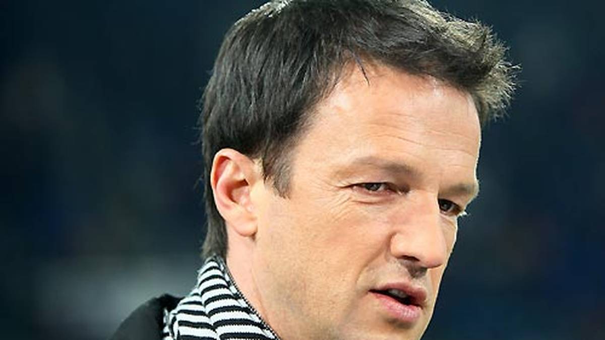 Fredi Bobic kehrt in die Bundesliga zurück und übernimmt beim VfB Stuttgart das Amt des Sportdirektors. Der Nachfolger von Horst Heldt ist in seiner aktiven Karriere sehr viel unterwegs und spielt für acht verschiedene Vereine. SPORT1 hat die besten Bilder