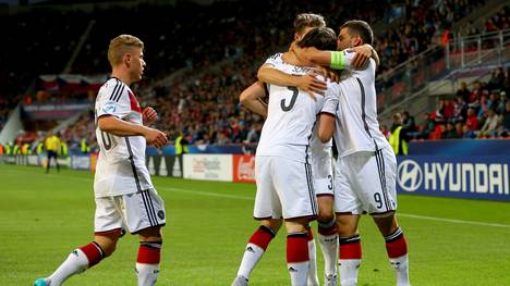 Die deutsche U21 bejubelt das 1:0 gegen Tschechien von Nico Schulz