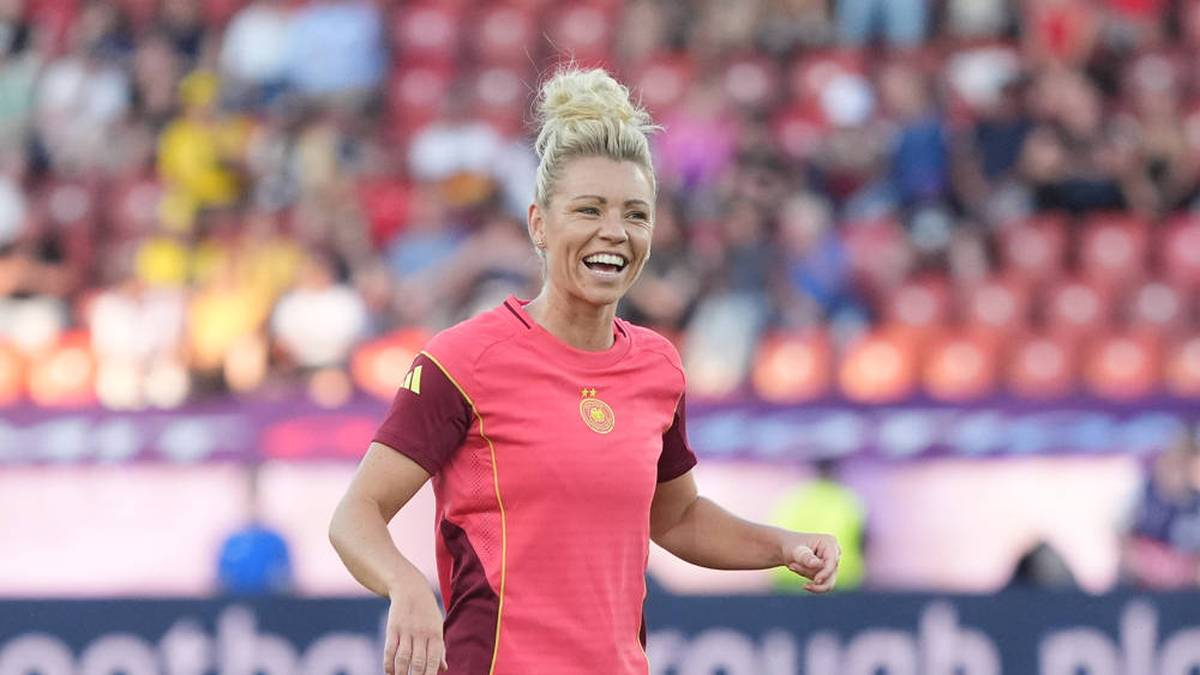 „Klein, aber oho“ – diese Redensart trifft auf niemanden besser zu als auf Linda Dallmann. Mit 1,58 Metern ist die 30-Jährige die Kleinste im deutschen Team – und zugleich die Stärkste. Ihr Faible für Fitness brachte ihr den Spitznamen „Stahlmann“ ein. Dass sie Sport- und angewandte Trainingswissenschaft studiert hat, kam ihr offenbar zugute.