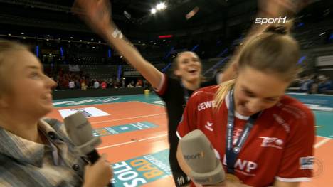 Laura Emonts und der SC Potsdam gewinnen mit dem Volleyball Supercup den ersten Titel der Saison und verrät nach dem Spiel, wie der historische Titel gefeiert wird.