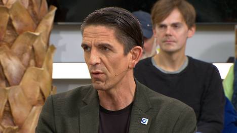 Schiedsrichter Deniz Aytekin erklärt im STAHLWERK Doppelpass auf SPORT1 seine Entscheidungen im Topspiel BVB gegen Bayern. Auf Twitter reagiert FCB-Boss Oliver Kahn ungehalten.