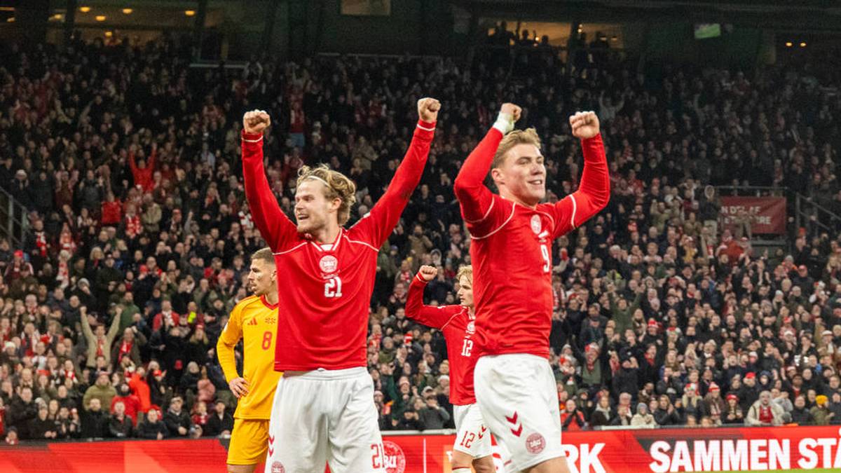 Morten Hjulmand (l., Sporting Lissabon) und Rasmus Hojlund (r., Manchester United) werden für Dänemark in den USA, Mexiko und Kanada nicht mehr jubeln