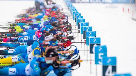Mit Johannes Thingnes Bö verabschiedet sich eine wahre Biathlon-Legende. Doch trotz seiner fünf Titel im Gesamtweltcup ist der Norweger nicht Rekordsieger. SPORT1 zeigt die erfolgreichsten Biathleten der Weltcup-Geschichte.