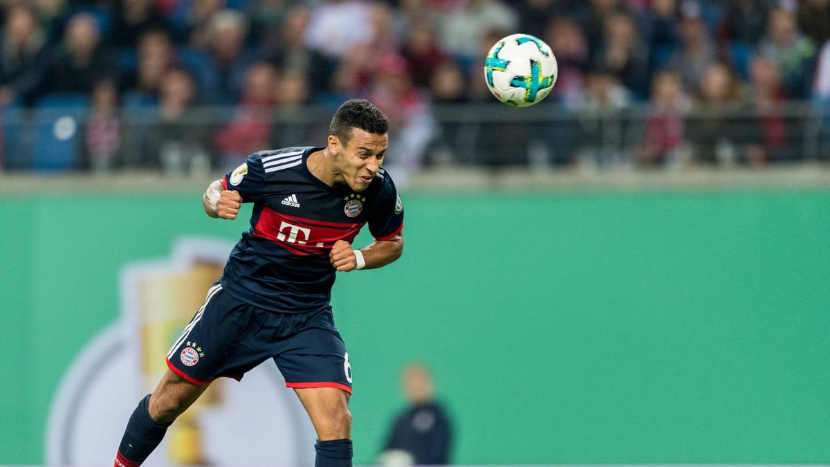 THIAGO: Wenig zu sehen von Bayerns Spielmacher und Müller-Ersatz. War aber da, als man ihn brauchte. Perfekt eingelaufen bei Boatengs Flanke zum Ausgleich. SPORT1-Note 2,5