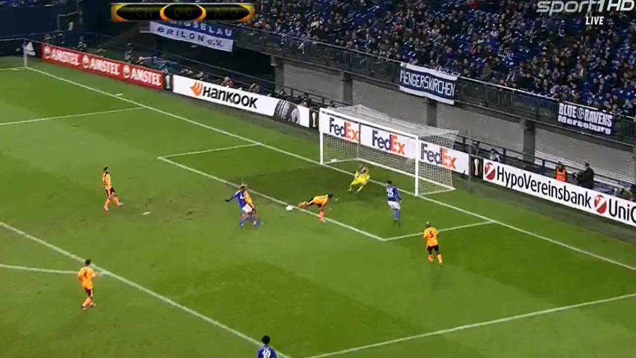 Schalke quält sich in die K.o.-Runde