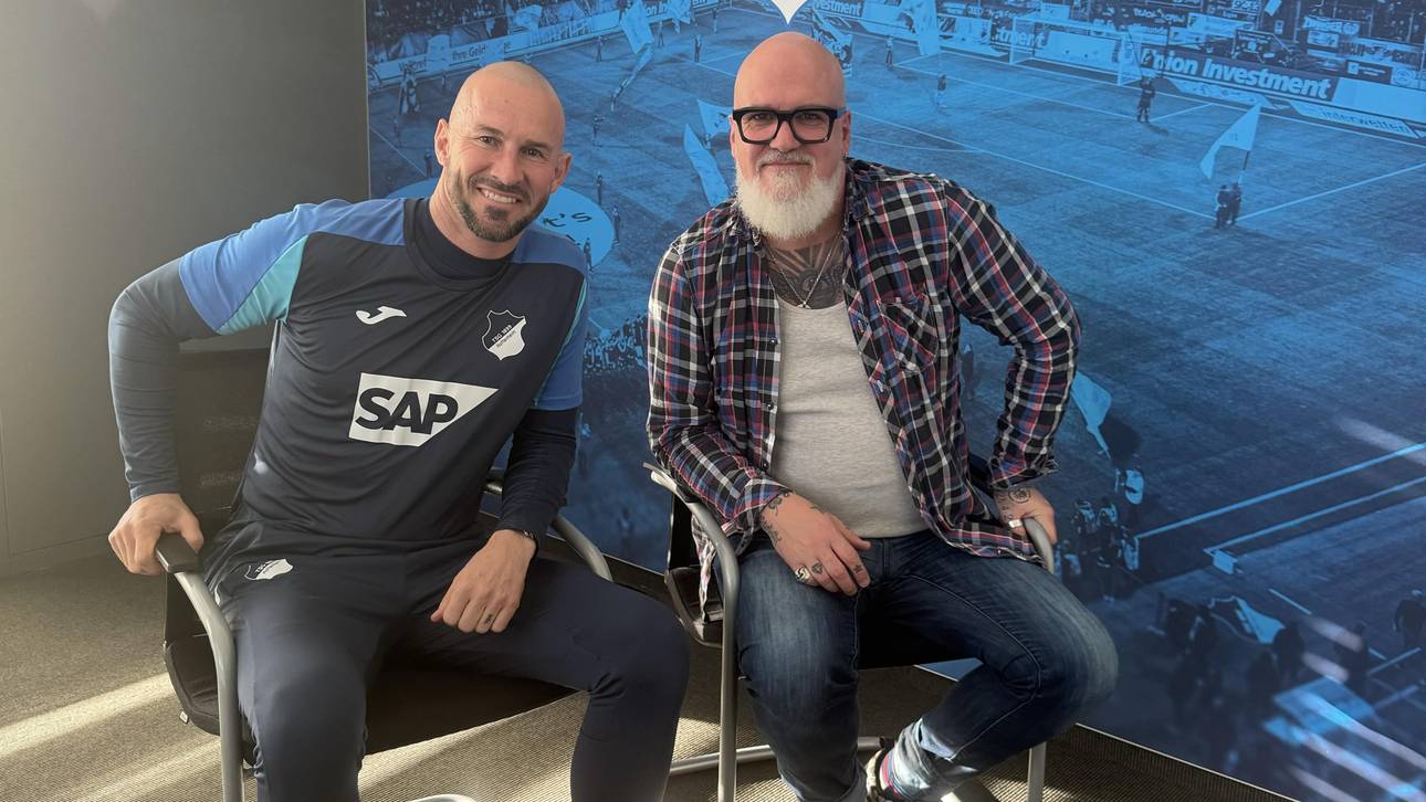 SPORT1-Reporter Reinhard Franke im Gespräch mit TSG-Trainer Christian Ilzer