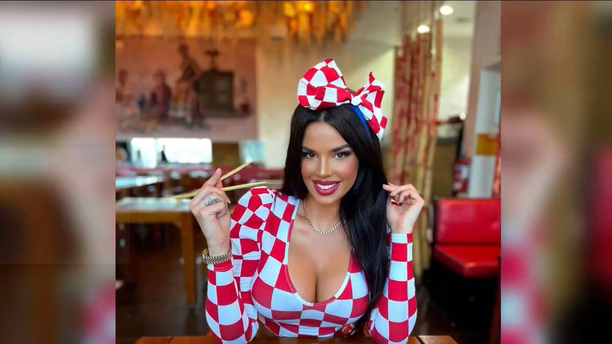 Ex-Miss-Kroatien Ivana Knöll sorgt schon die ganze WM über mit ihrem Outfits für Aufsehen. Nun wird der 30-Jährigen unterstellt, mit einem Sushi-Video die Japanischen Fans zu provozieren.