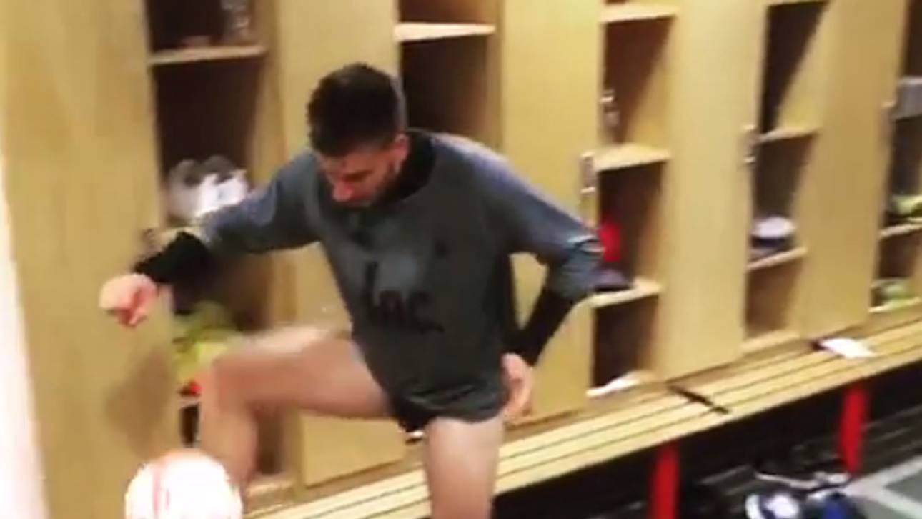 Bendtner zaubert in Unterhose