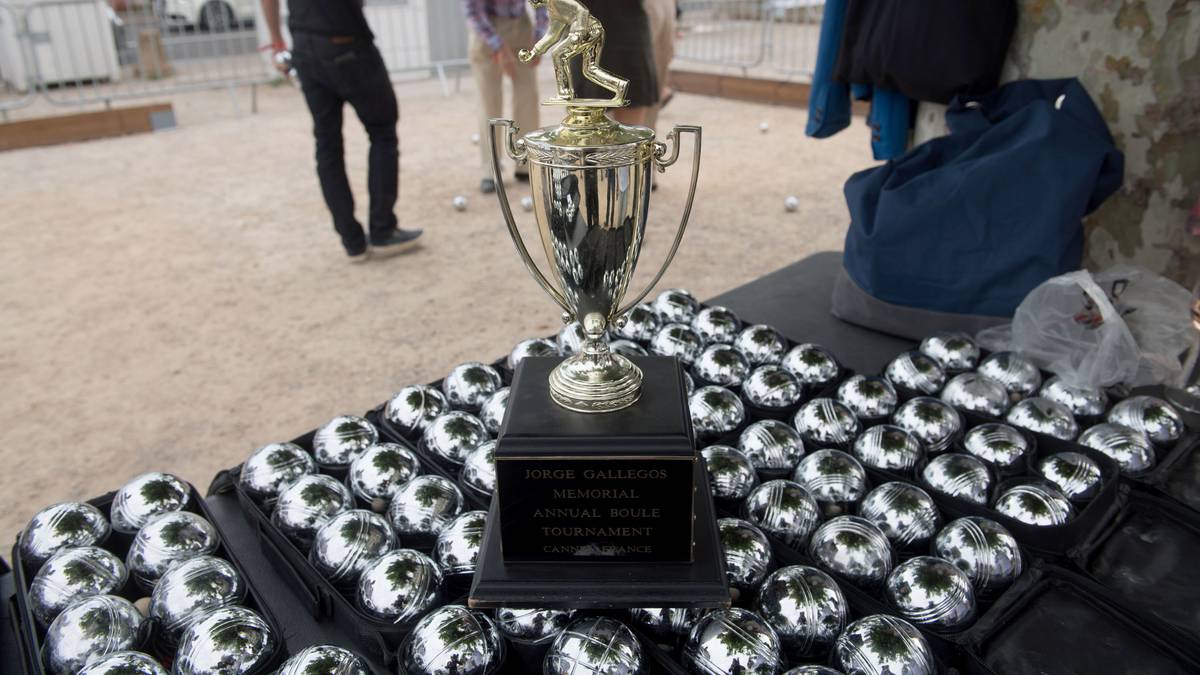 BOULE: Ziel bei diesem Präzisionssport ist es, möglichst viele Kugeln an einer kleinen Zielkugel zu platzieren. Boule war 1900 in Paris sogar eine inoffizielle olympische Disziplin