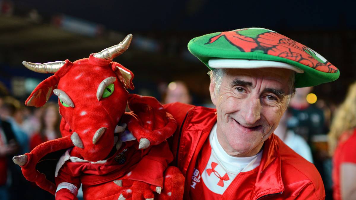 Dieser walisische Anhänger hat seinen persönlichen Glücksbringer dabei