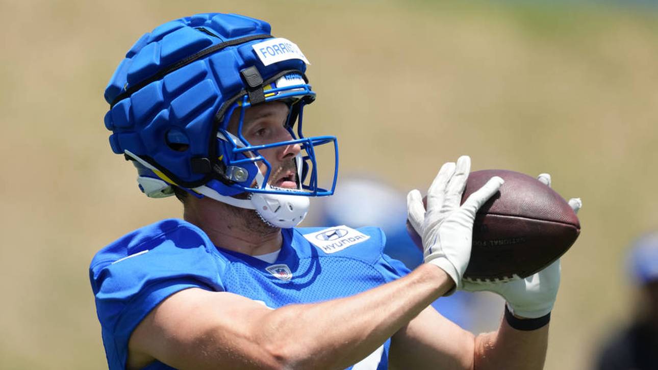 Hier trägt Tight End Hunter Long von den L.A. Rams eine Guardian Cap im Training