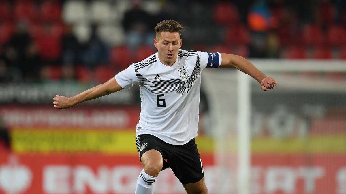 ABWEHR - Waldemar Anton (Hannover 96, 11/0): Einer von vier Spielern, die bereits vor zwei Jahren beim Triumph in Polen dabei waren, zum Einsatz kam er aber nicht; Anton ist eine feste Größe bei Kuntz, aber kein Stammspieler