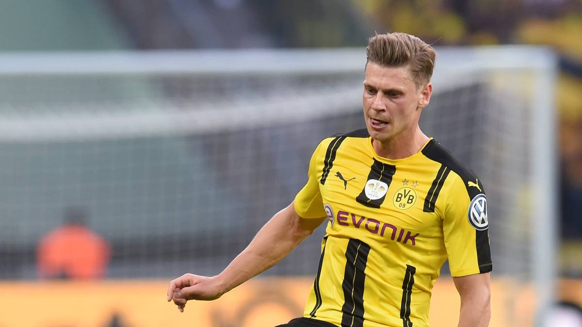 Dortmunds neue Heimtrikots sind schon aus den letzten Bundesliga-Spielen und dem Pokalfinale bekannt. Wie beim FC Barcelona können sich die Fans auf Längsstreifen einstellen. Der Name der gelben Grundfarbe von Ausrüster Puma heißt offiziell "Cyber Yellow" 