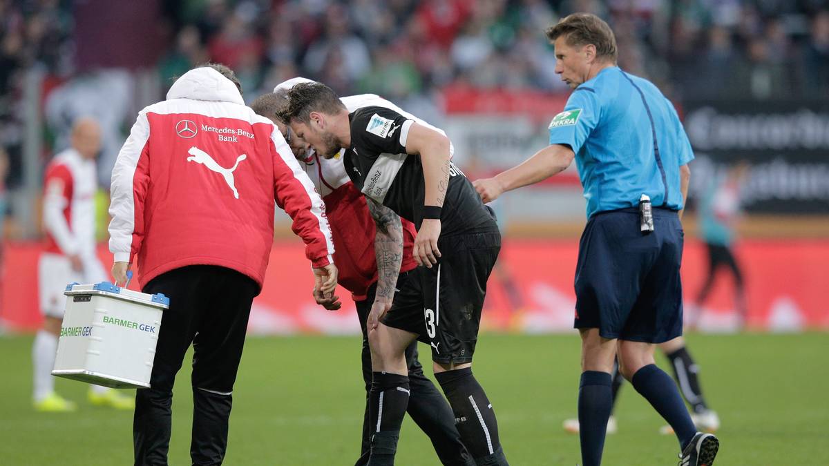 Beim Ausgleich tut sich der Stürmer weh, beißt aber auf die Zähne und spielt weiter