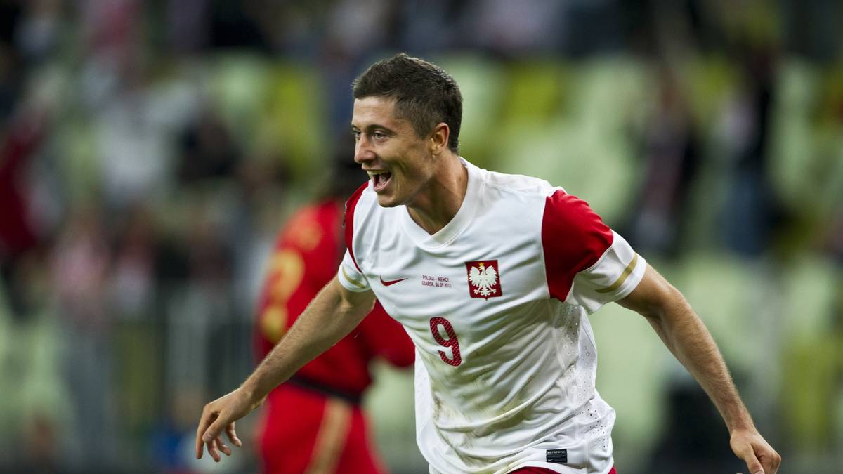 Polen trotzt Deutschland ein 2:2 ab, und Lewandowski selbst steuert einen Treffer bei. Das andere Tor der Gastgeber erzielt mit Jakub Blaszczykowski ein weiterer Dortmunder