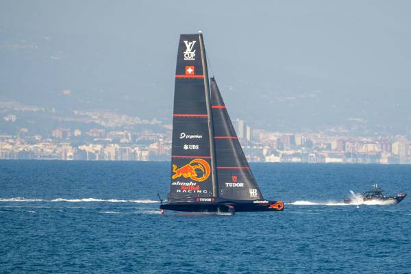 Alinghi verpatzt Auftakt vor Barcelona