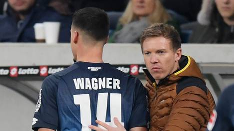 Hoffenheims Trainer Julian Nagelsmann (r.) muss künftig ohne Sandro Wagner planen