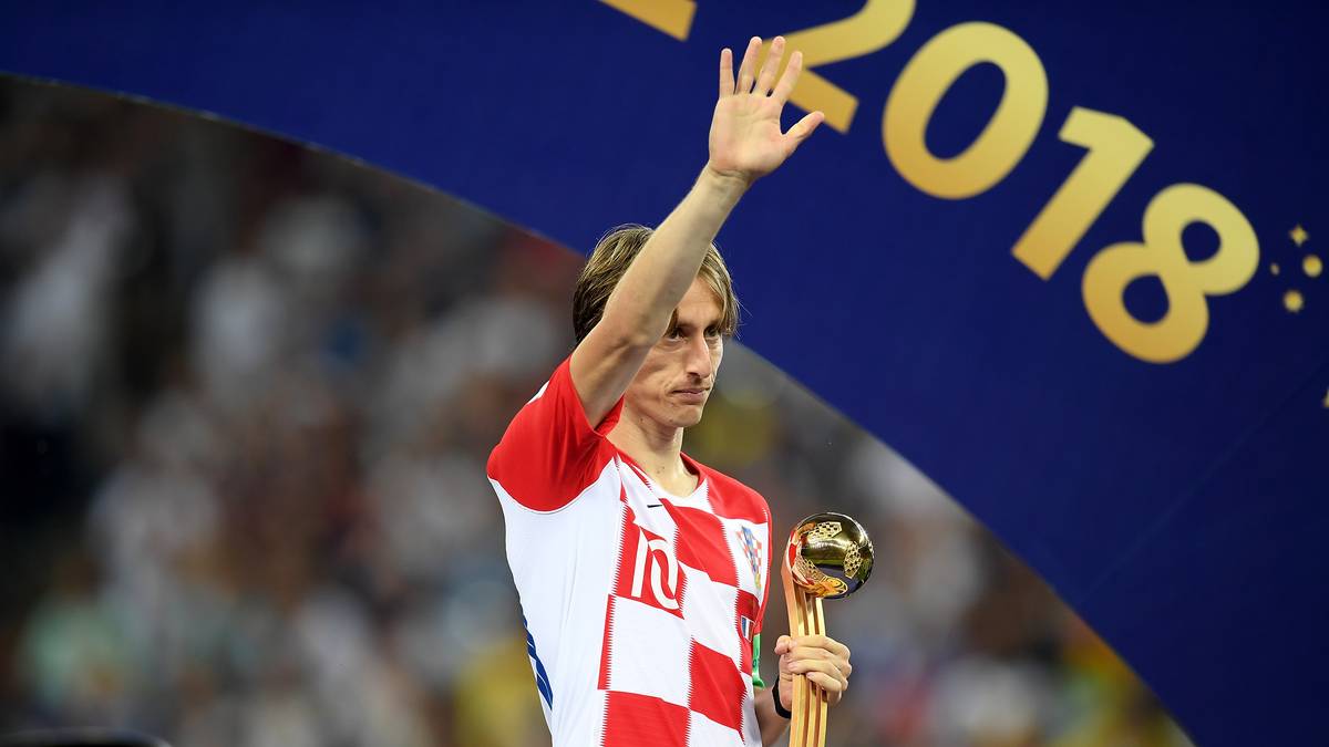 LUKA MODRIC: So gerne wäre das Mittelfeldgenie Weltmeister geworden, am Ende reichte es nur für den Titel als Spieler des Turniers. Modric war der Dreh -und Angelpunkt im Spiel der Kroaten. Neben genialen Pässen warf sich der 32-Jährige in jeden Zweikampf und ging mit Willen voran. In zwei Elfmeterschießen vom Glück geküsst