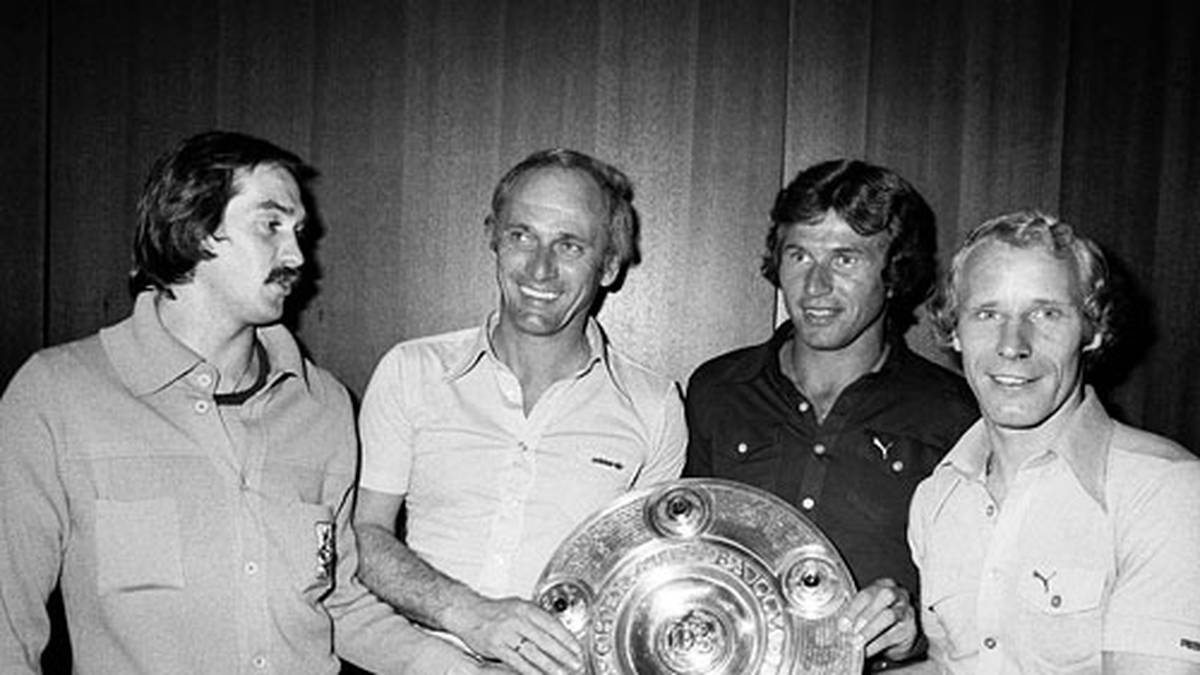 UDO LATTEK: Übernahm 1975 Weisweilers legendäre Fohlenelf und führte sie zu zwei Meisterschaften in Folge. 1977 scheiterte er mit seinem Team im Europapokal der Landesmeister erst im Finale am FC Liverpool. Mit insgesamt acht Meistertiteln ist Lattek bis heute der erfolgreichste Vereinstrainer im deutschen Fußball