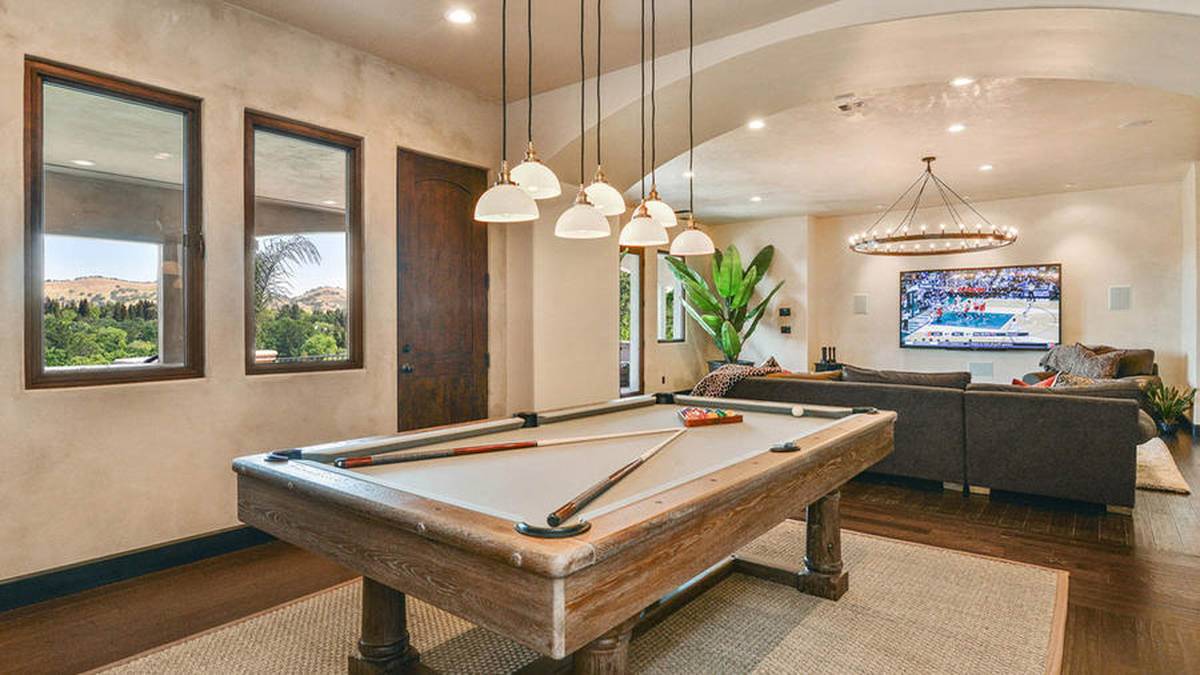 Entspannen kann sich Curry nach den Spielen in einem Billardzimmer... 