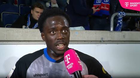 Kennedy Okpala zeigt sich alles andere als zufrieden mit der Leistung seiner Mannschaft bei Spitzenreiter MSV Duisburg und spricht schon zur Pause Klartext.