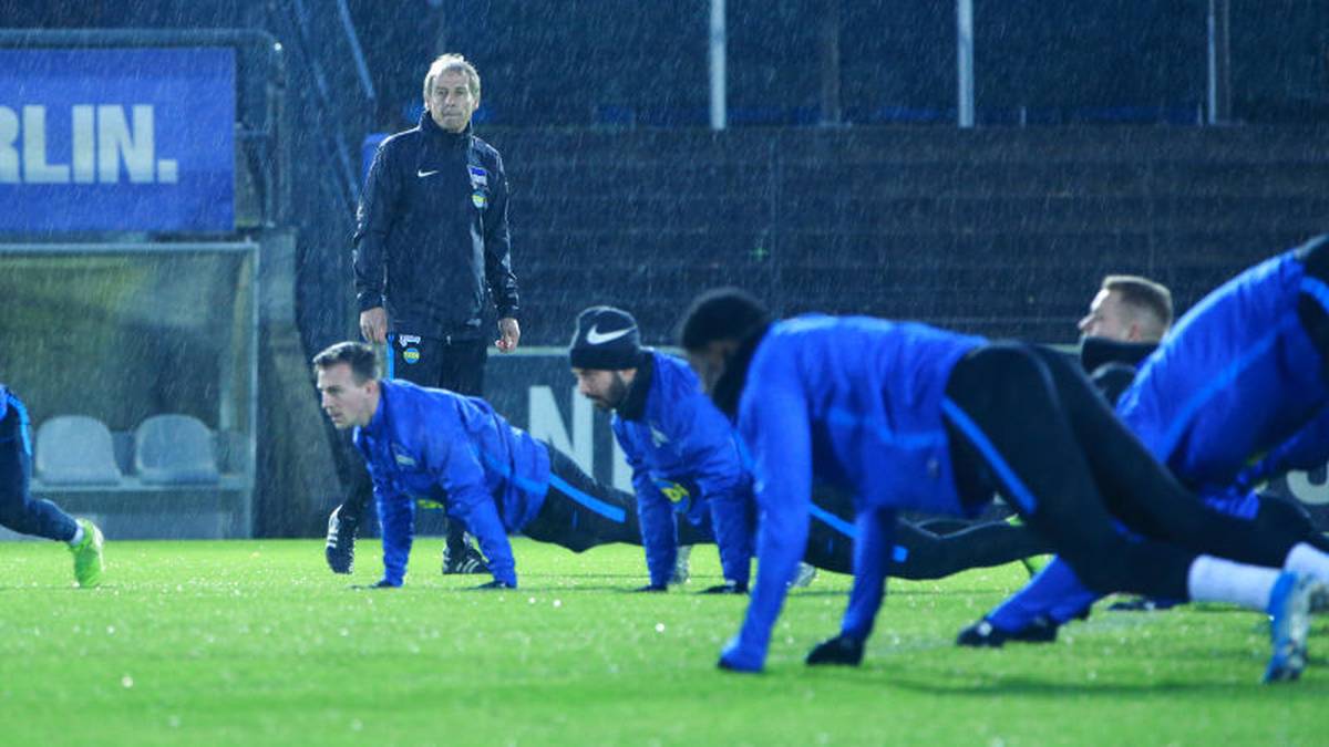 Doch auch die Hertha-Spieler kriegen von Klinsmann ihr Fett weg, werden knallhart bewertet hinsichtlich aktueller Leistungsfähigkeit und einem möglichen “Mehrwert“ für die Zukunft. SPORT1 zeigt Klinsmanns Beurteilungen im Wortlaut