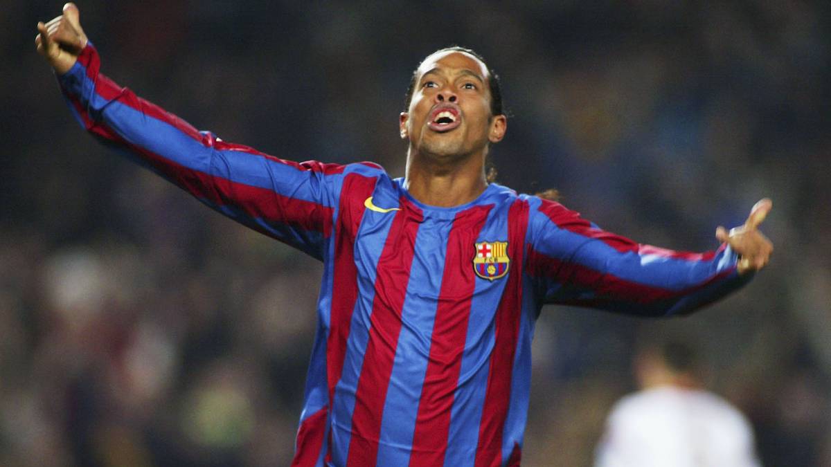 PLATZ 10 - RONALDINHO: Fußballerisch gesehen sicherlich einer der besten Spieler aller Zeiten. Weltmeister, Champions-League-Sieger, zweifacher Weltfußballer - Ronaldinho war vor Lionel Messi die große Nummer beim FC Barcelona. Mangelnde Disziplin verhinderte eine noch erfolgreichere Karriere