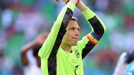 Es wird keine Strafe für die deutsche Nationalmannschaft wegen der Kapitänsbinde in Regenbogen-Farben von Manuel Neuer geben.
