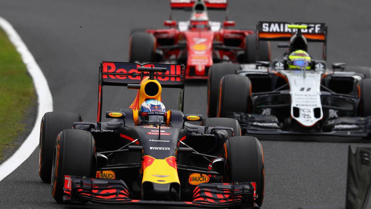 In der Folge hing Ricciardo im Verkehr fest. Da sein Motor, der sich am Ende seiner Lebenslaufzeit befindet, auf den Geraden zu wenig Power produzierte, kam er nicht wirklich zum Überholen. Bitter angesichts dessen, dass der Teamkollege einen Podestplatz herausholen konnte