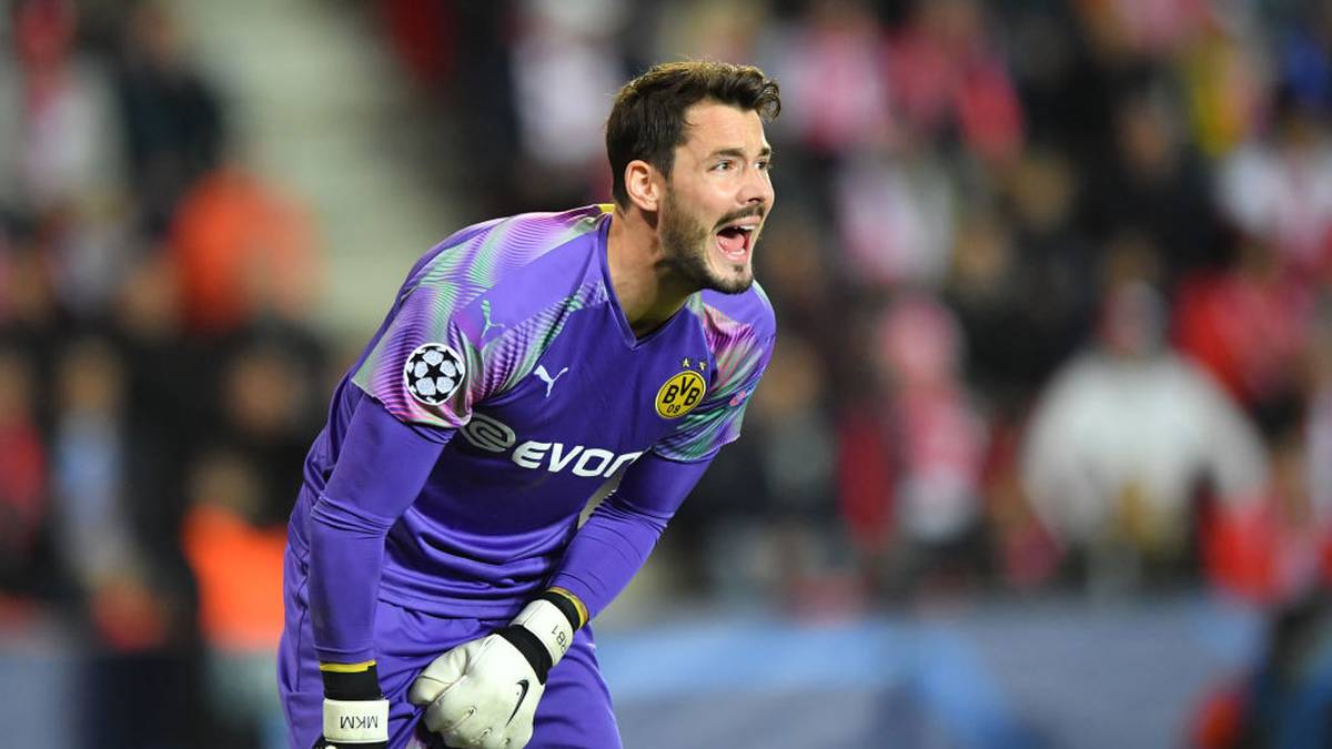 ROMAN BÜRKI: Der Schweizer stand nach überstandener Knie-Verletzung wieder im Tor der Schwarz-Gelben. Der Dortmunder Keeper war bei den Gegentoren machtlos. Er musste unverschuldet hinter sich greifen, ohne vorher einmal gefordert gewesen zu sein.  
SPORT1-Note: 4